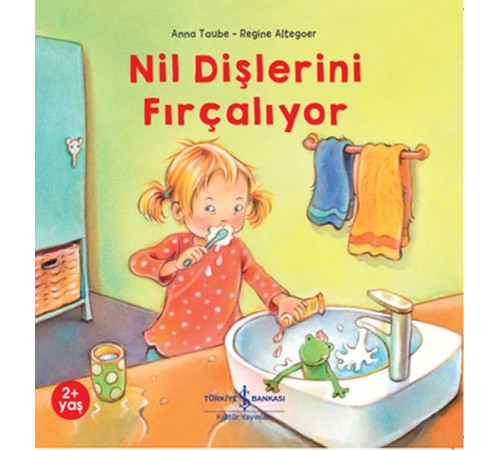 Nil Dişlerini Fırçalıyor